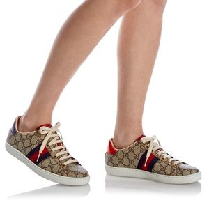 GUCCI Women's Ace GG Supreme Low Top
Sneakers - gently worn 35.5